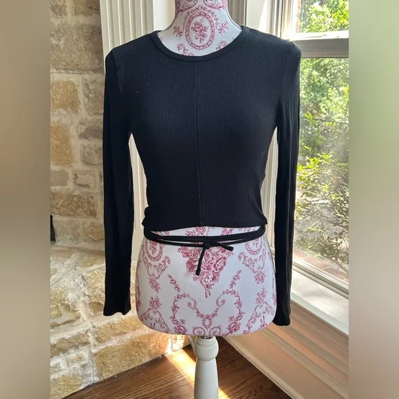 Abercrombie & Fitch Black Long Sleeve Ribbed Knit Wrap Around Tie Top - Picture 2 of 4